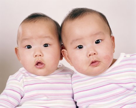 鼠年好听的男双胞胎起小名大全 小宝宝鼠年出生，双胞胎男孩，父亲姓吴，宝宝是“永”字辈!请起名