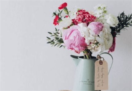 为宝宝取一个适用美观的名字 孩子十月份就要出生了大家想想取啥名字好？